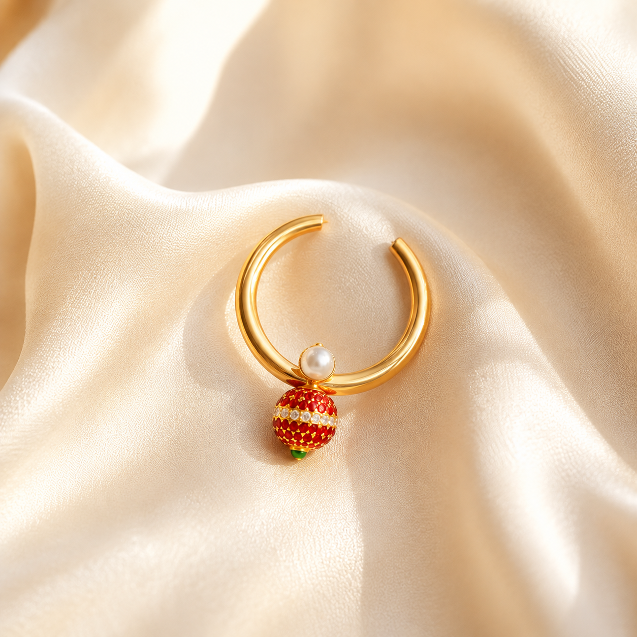 Boucle créole en or avec sphère pavée rouge et perle